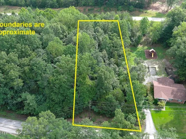 169 Doe Valley Pkwy E, Brandenburg, KY 40108