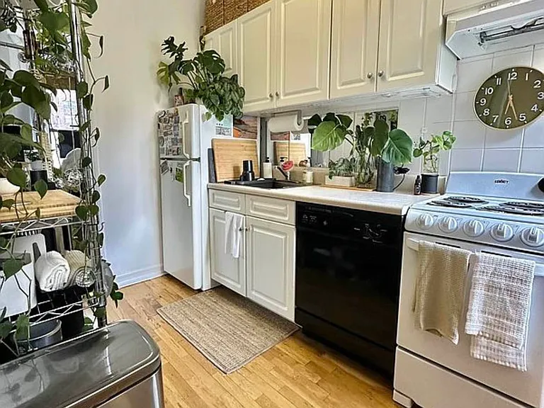 318 E 78th St #30 — Photo 3