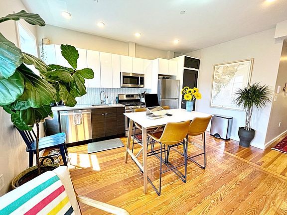 2nd image of 64 Frankfort St #5