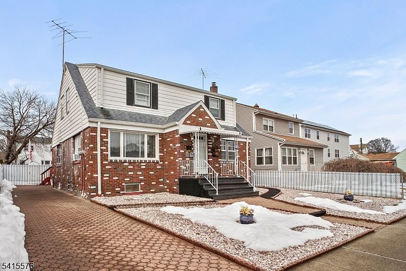 1st image of 8 Kipp Pl