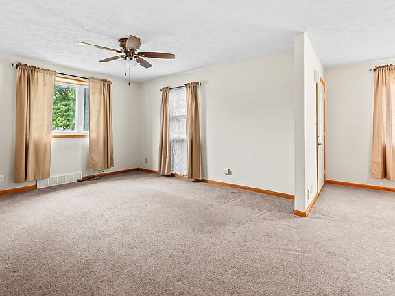 5th image of 2423 4th Ave