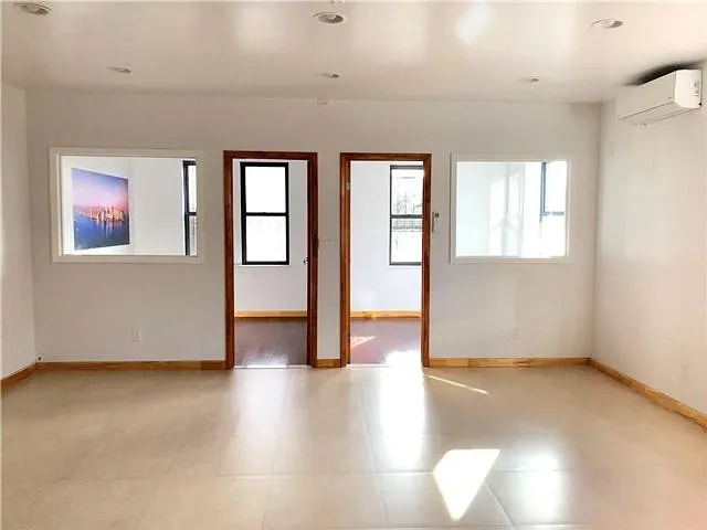 Studio, $2,400 — Photo 2