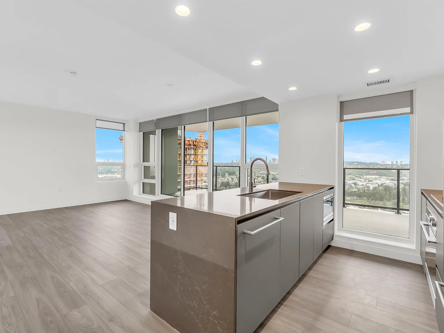 2 bed, 855 sqft, $3,500 — Photo 2