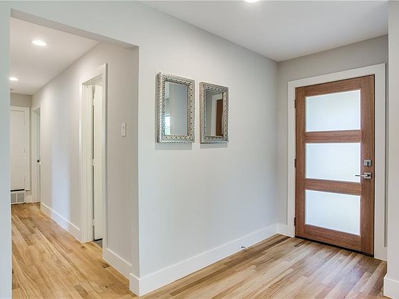 5th image of 8421 Londonderry Ln