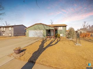 5512 W Dardanella Rd, Sioux Falls, SD 57106