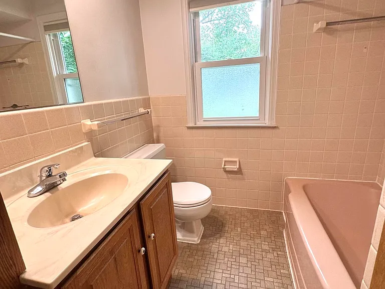 1616 Morton Ave — Photo 11