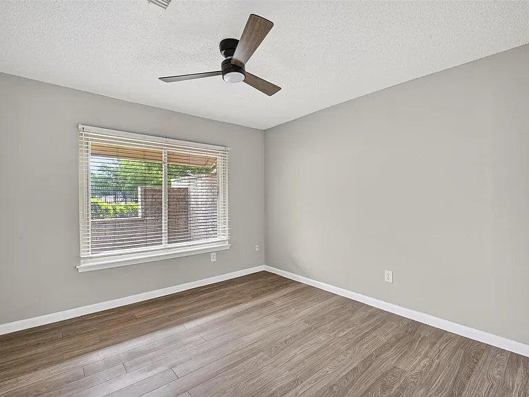 2340 Woodland Park Dr #113 — Photo 25