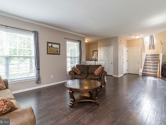 3rd image of 44 N Danbury Cir