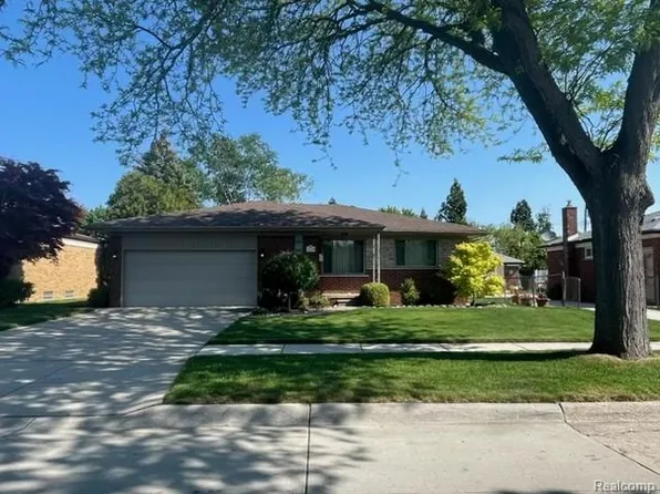 11151 Irvington Dr, Warren, MI 48093