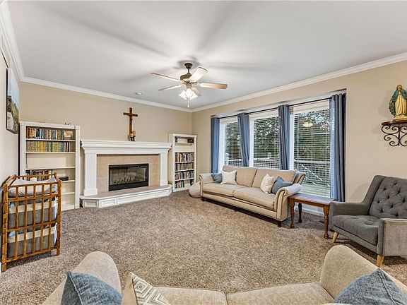 4th image of 1100 Silverleaf Ln