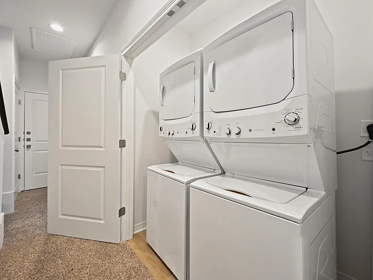 Cooner Residenace — Photo 30