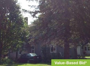 25479 5th St, Grosse Ile, MI 48138