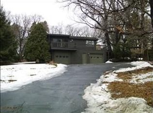 1410 Holdridge Ter, Wayzata, MN 55391