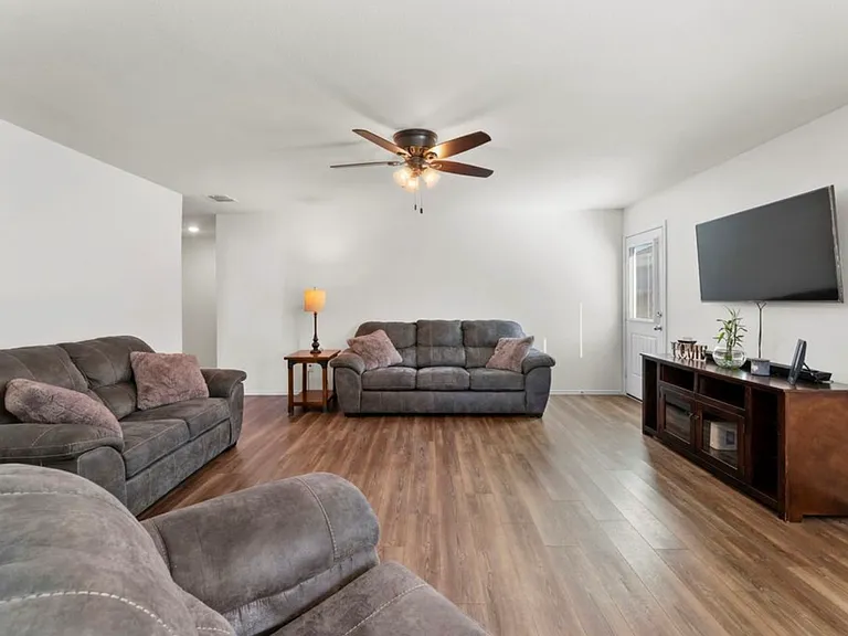 718 Trestle Dr — Photo 6