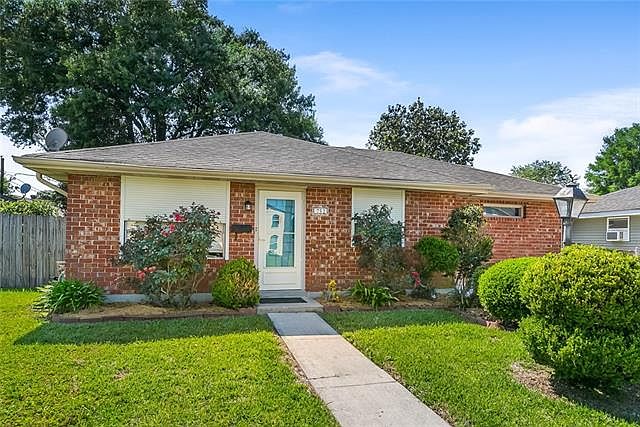 1st image of 752 Oakwood Dr