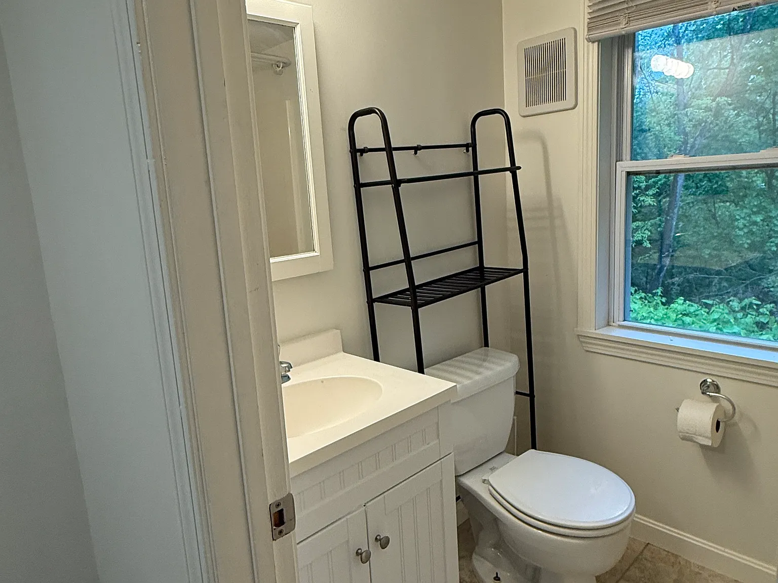 2 bed, 1200 sqft, $2,400 — Photo 3