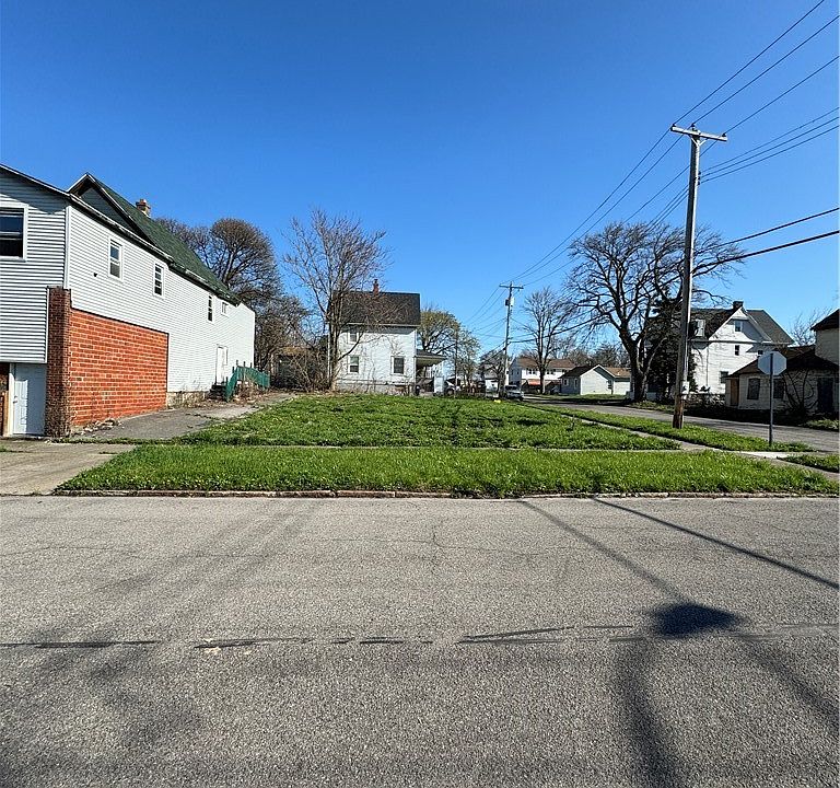 1st image of 928 Centre Ave #14