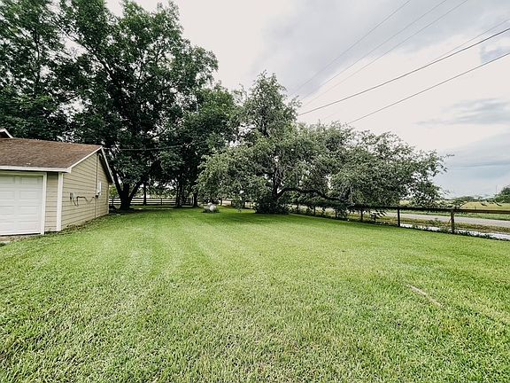 2nd image of 885 County Road 442 Old Hwy #35