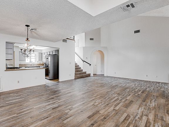 2nd image of 4921 Fiesta Lakes St