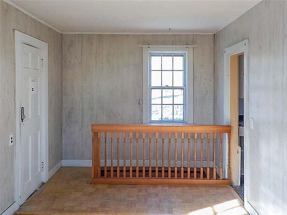 5th image of 135 Pine Hill Ave
