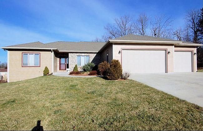 1st image of 220 Upper Woodford Cir