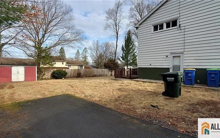 40 Beverly Ave — Photo 23
