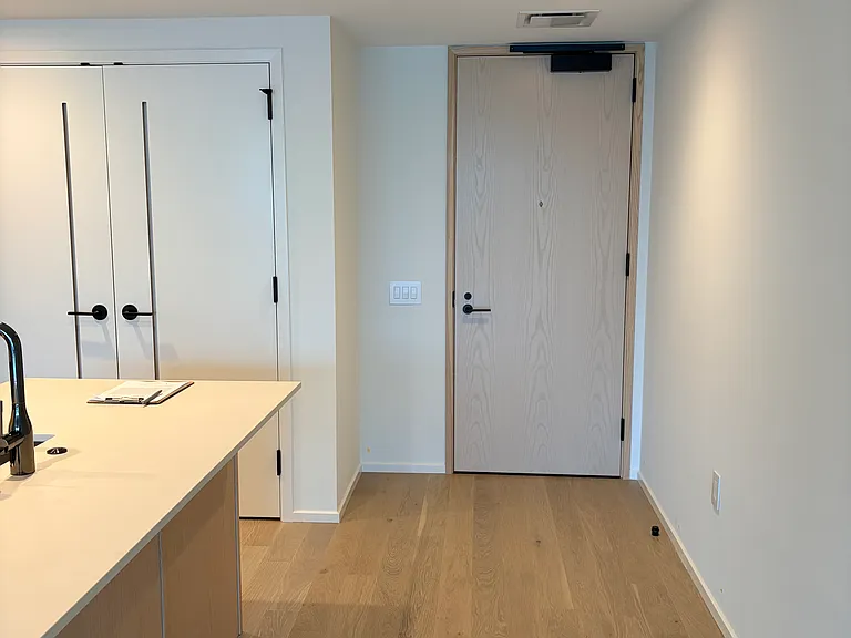 333 Ward Ave #911 — Photo 21