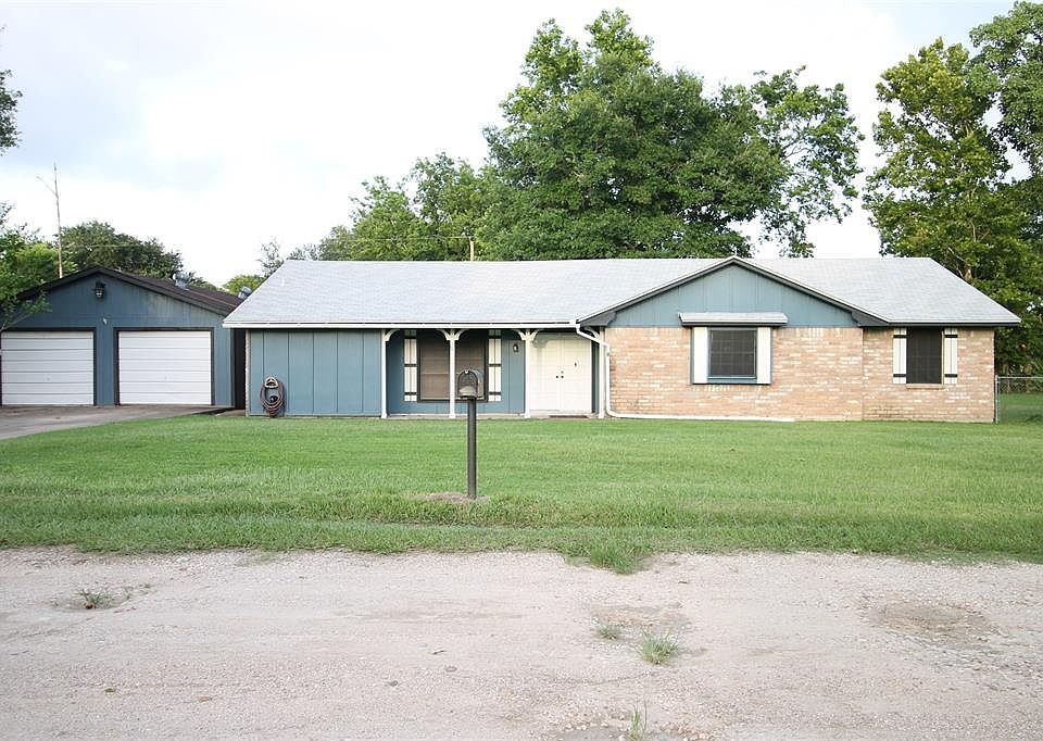 1st image of 31 Elizabeth Dr