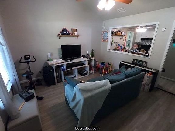 3rd image of 3105 Heatherwood Dr