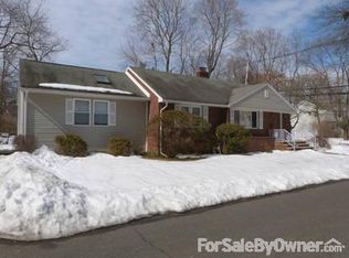 216 Cedar Ln, Closter, NJ 07624