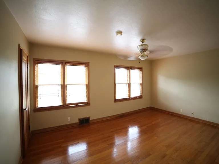 1023 Marie Ave — Photo 5