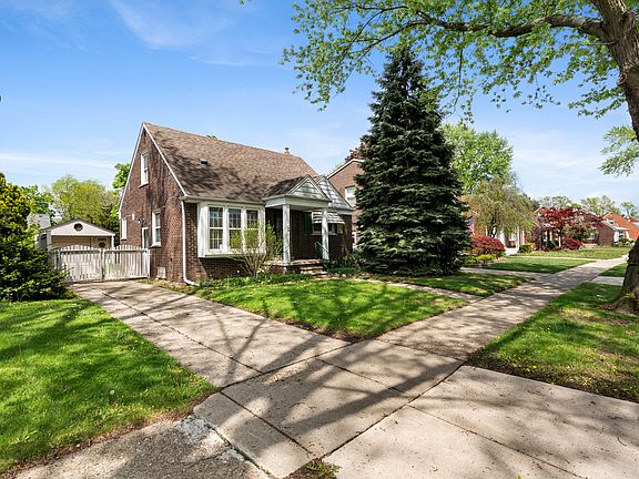 3rd image of 25636 Oakland Dr