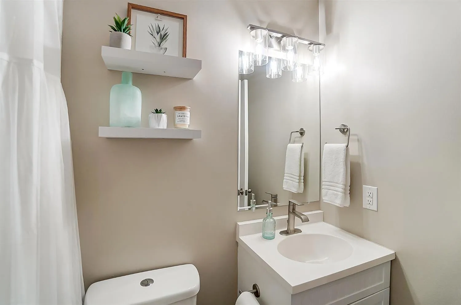 2 bed, 1.5 bath, 843 sqft, $2,600 — Photo 2