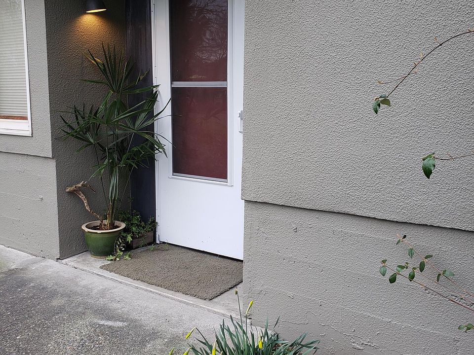 1st image of 2907 NE 52nd St APT 101