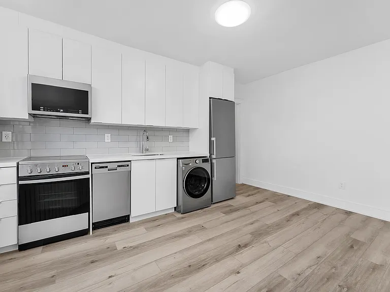 231 Vaughan Rd — Photo 24