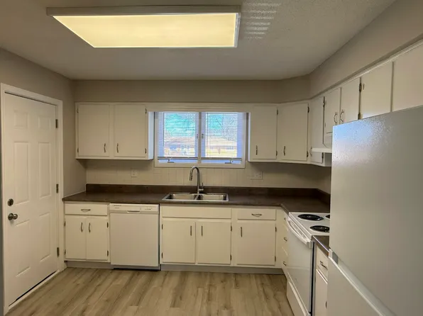 2201 Saratoga Dr APT 4, Springfield, IL 62704