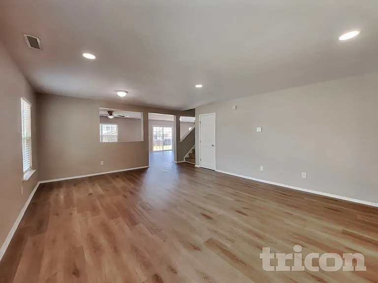 514 Kerriann Ln — Photo 4