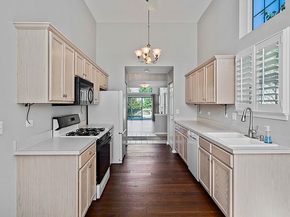 5th image of 3126 Saint Michel Ln