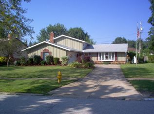 14740 Indian Creek Dr, Middleburg Heights, OH 44130