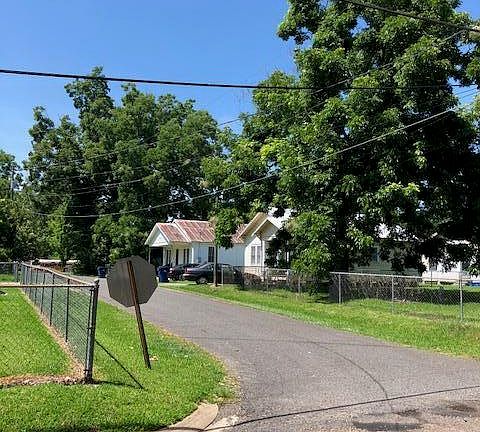 5th image of 1424 N Railroad Ave