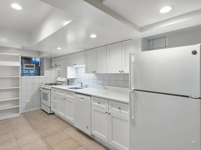 Woodlawn Commons Apartments — Photo 14