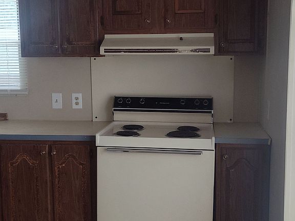 2nd image of 106 Leslie St