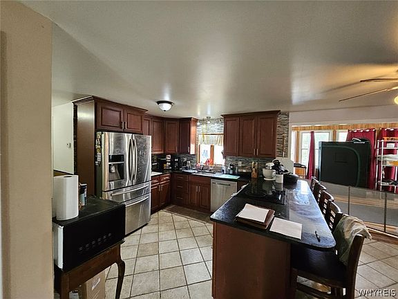 4th image of 795 Tiona Rd