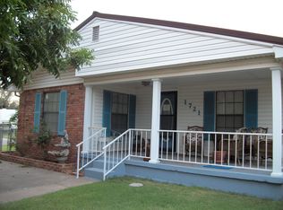 1721 Dunn Ave, Clinton, OK 73601