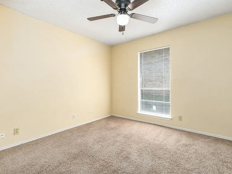 4471 Haymarket St — Photo 19