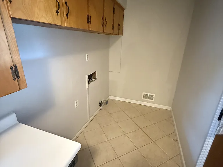 113 Midland Dr — Photo 5