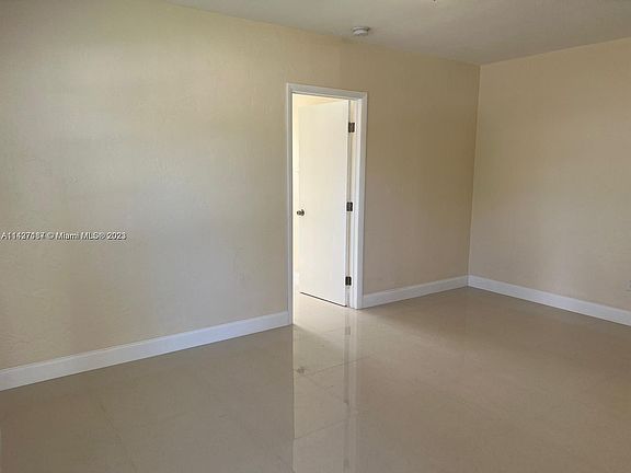 4th image of 1992 NE 172nd St #4A