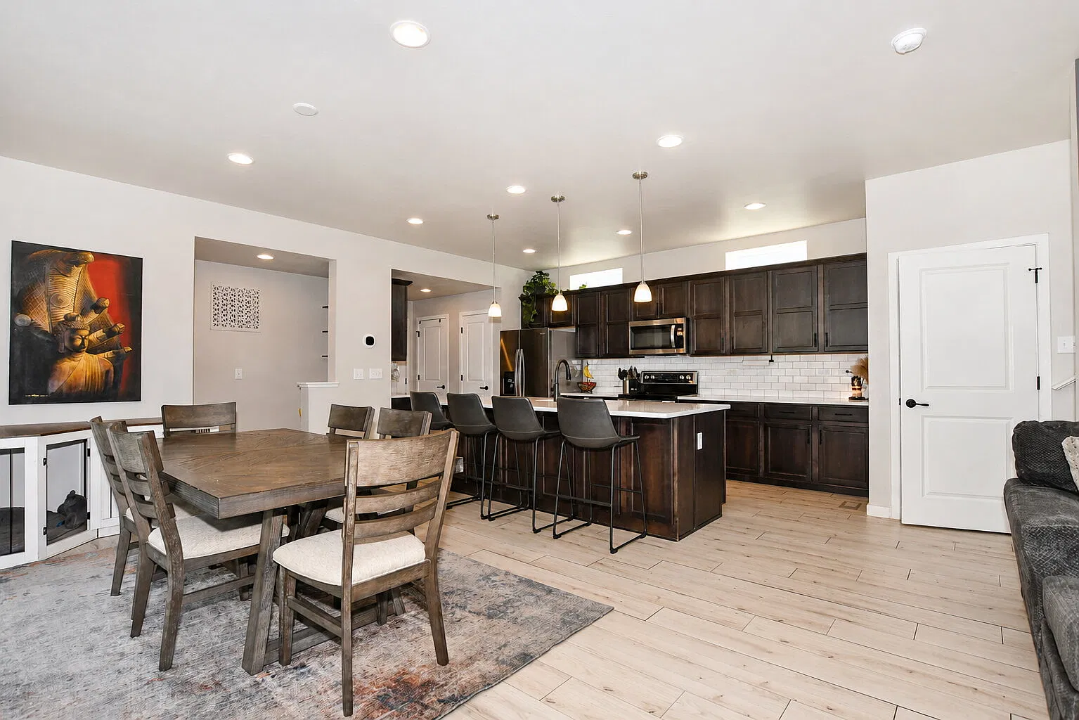 3 bed, 3.5 bath, 2640 sqft, $2,850 — Photo 4