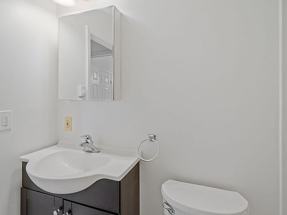 3rd image of 251 Green St #2B