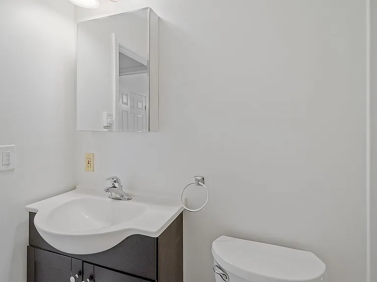 251 Green St — Photo 3